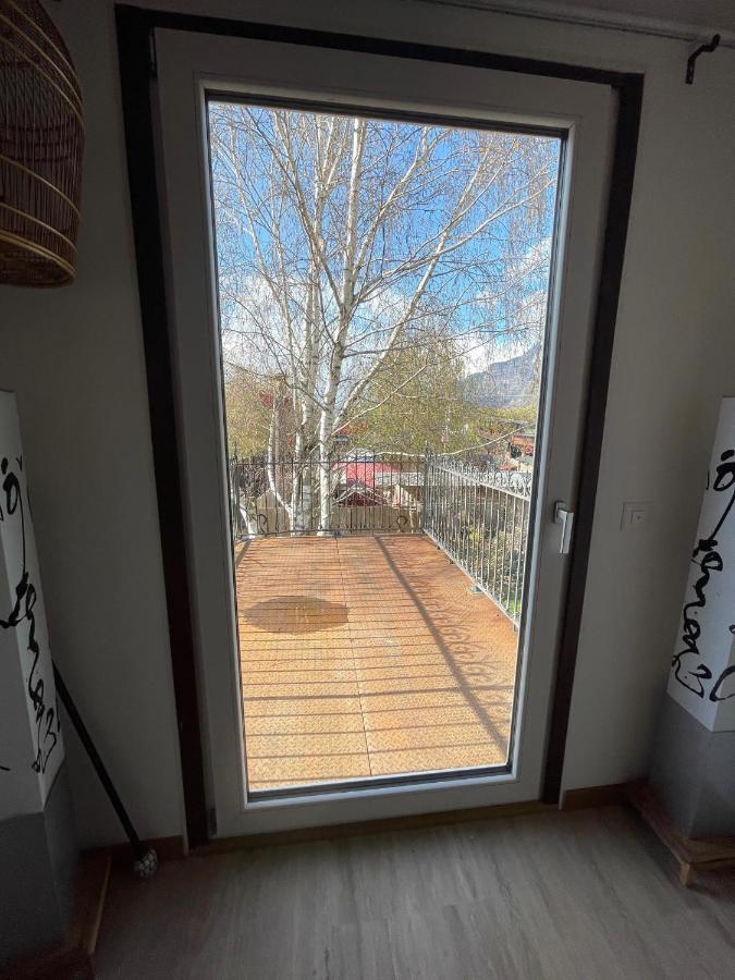 Crazy Lounge BnB Aigle Exterior foto